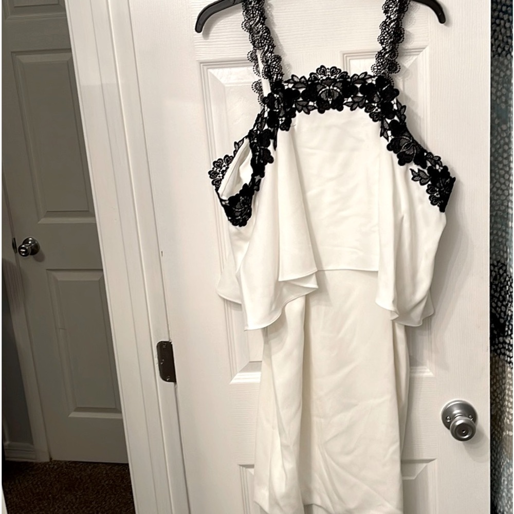Off the shoulder off white with black lace trim dress new with tags size 8
